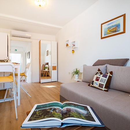 Mediterranean Terrace Apartment With Bikes & Sup Skradin Esterno foto