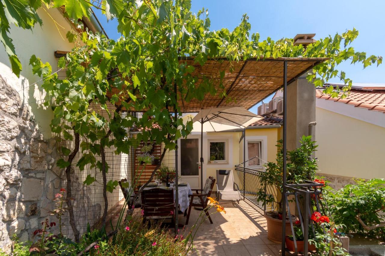 Mediterranean Terrace Apartment With Bikes & Sup Skradin Esterno foto
