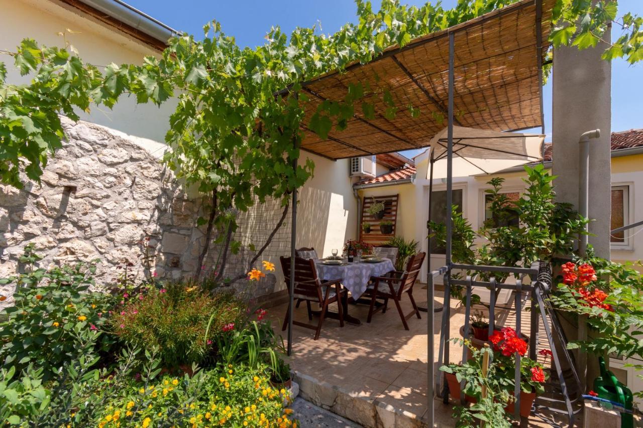 Mediterranean Terrace Apartment With Bikes & Sup Skradin Esterno foto