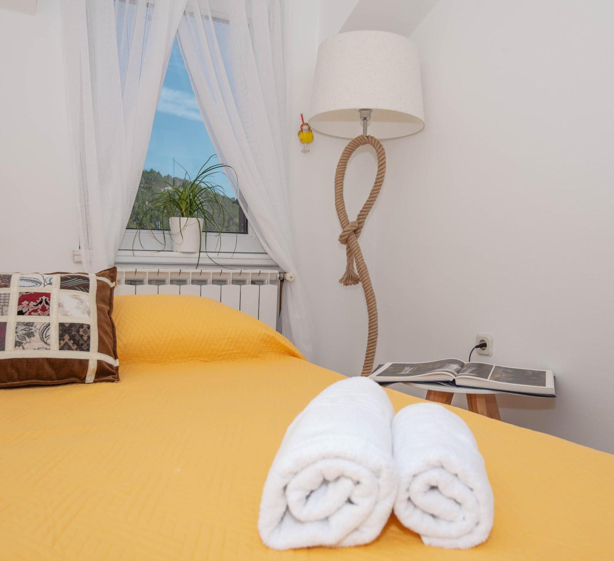 Mediterranean Terrace Apartment With Bikes & Sup Skradin Esterno foto