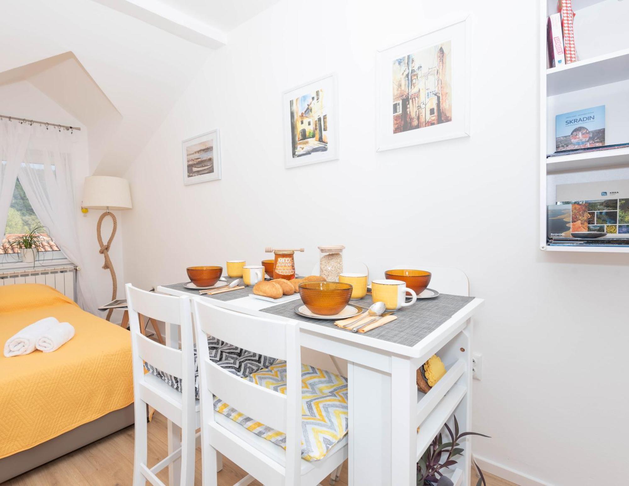 Mediterranean Terrace Apartment With Bikes & Sup Skradin Esterno foto