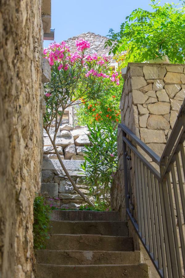 Mediterranean Terrace Apartment With Bikes & Sup Skradin Esterno foto