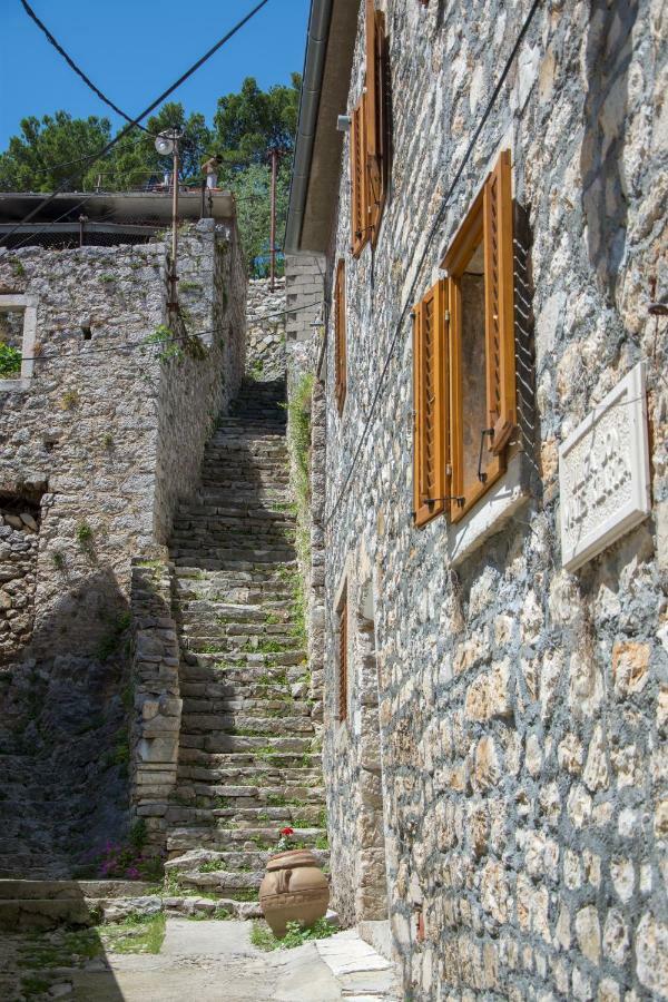 Mediterranean Terrace Apartment With Bikes & Sup Skradin Esterno foto